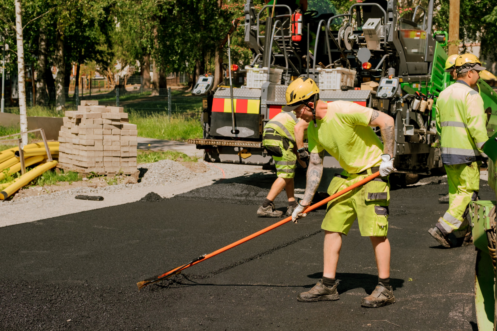 Nevaksen pihapiiri uudistuu - asfalttia ja padel-kenttiä tulossa